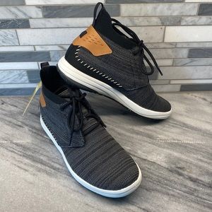 NWT Merrell Gridway Mid Casual Knit Sneaker Black